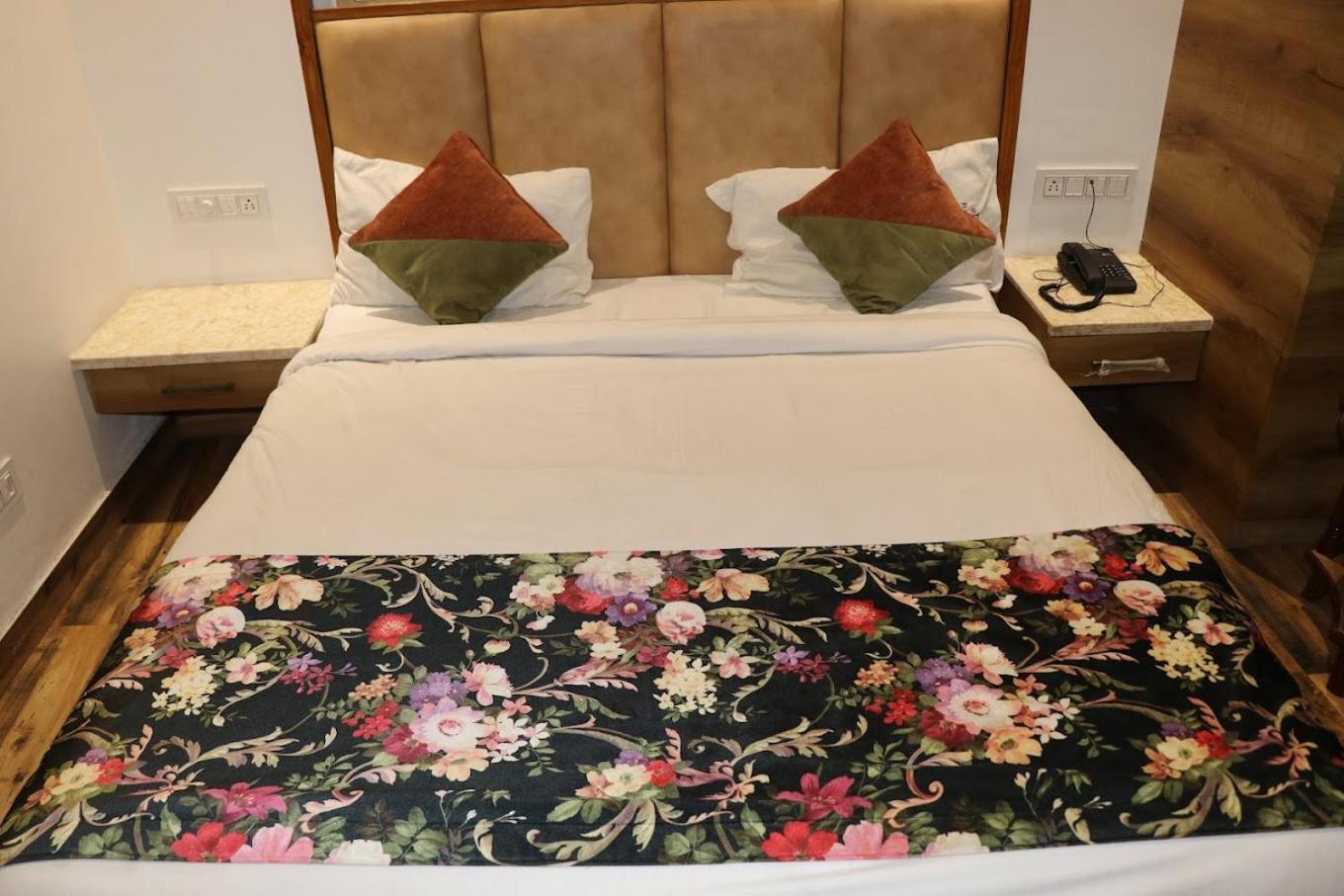 Hotel Rv Golden Amritsar Eksteriør bilde